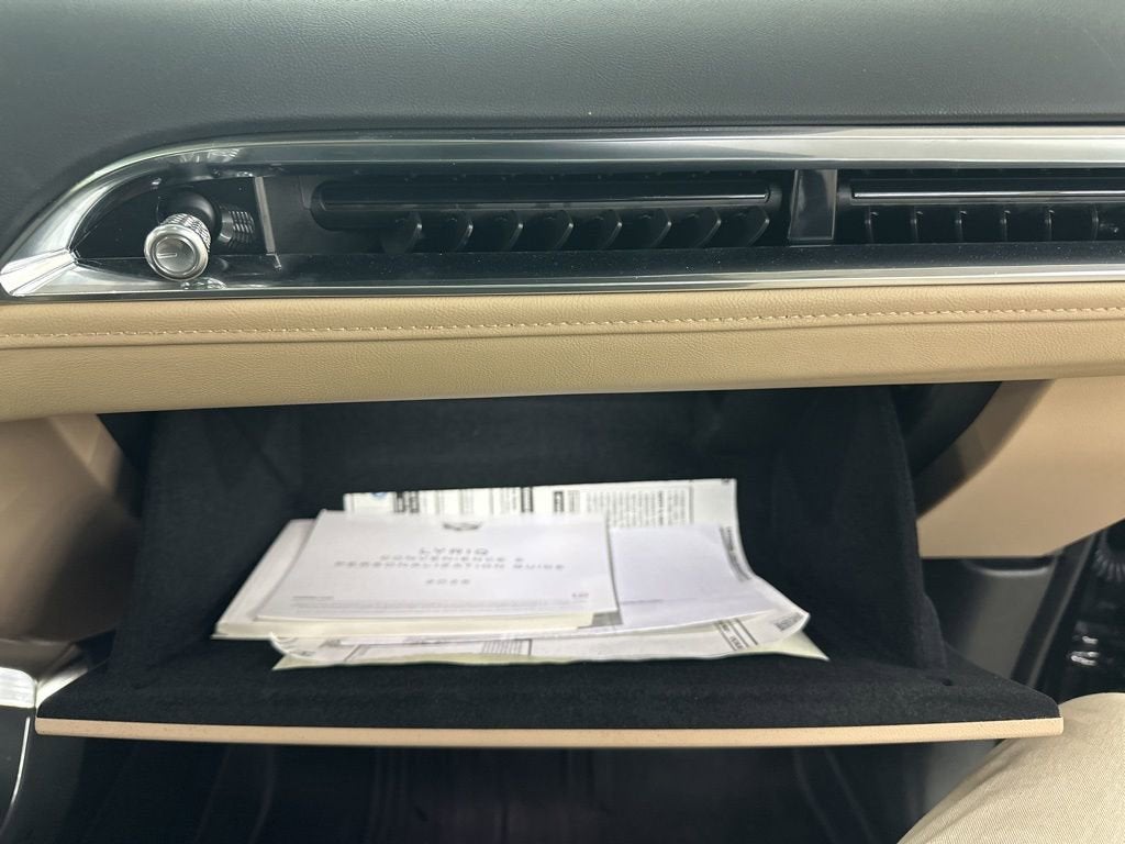 2025 Cadillac LYRIQ Luxury 3