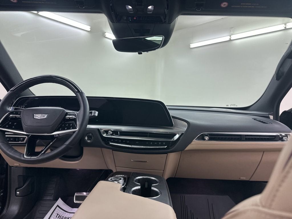 2025 Cadillac LYRIQ Luxury 3