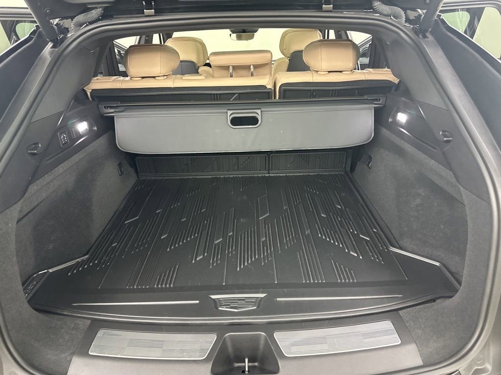 2025 Cadillac LYRIQ Luxury 3