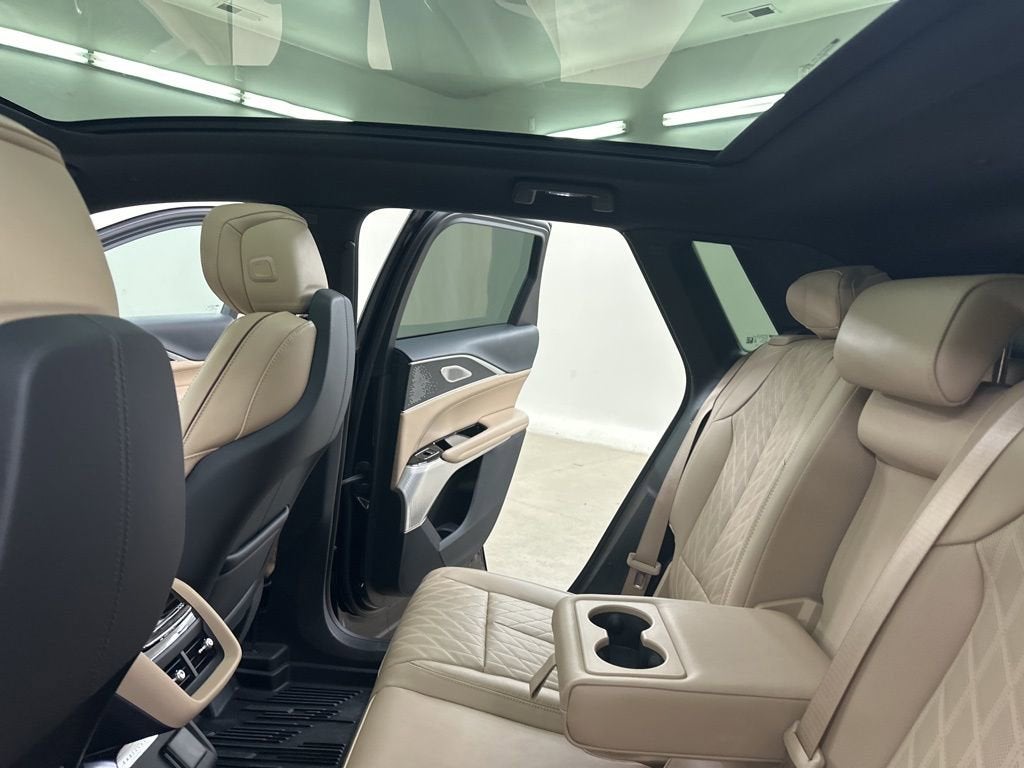 2025 Cadillac LYRIQ Luxury 3