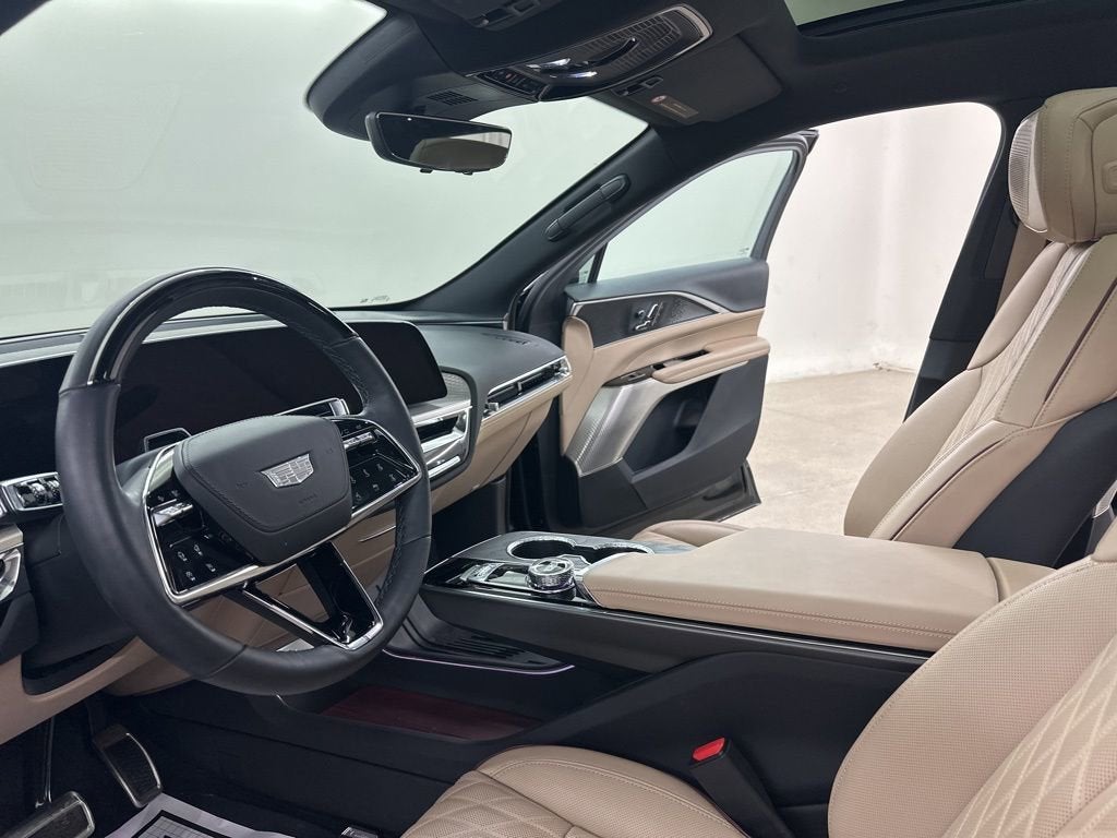 2025 Cadillac LYRIQ Luxury 3