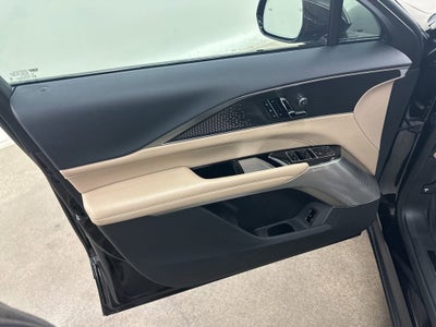 2025 Cadillac LYRIQ Luxury 3