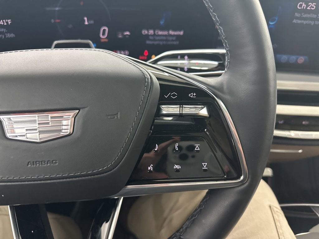 2025 Cadillac LYRIQ Luxury 3