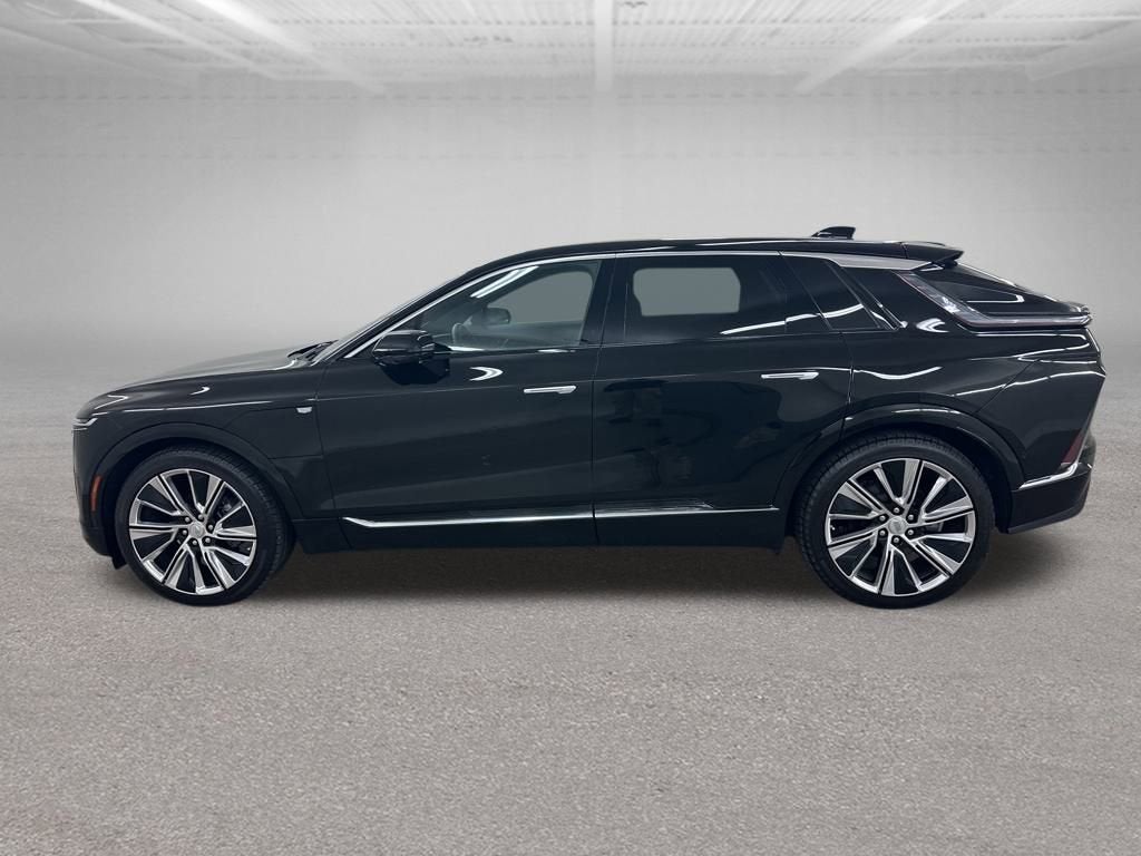 2025 Cadillac LYRIQ Luxury 3