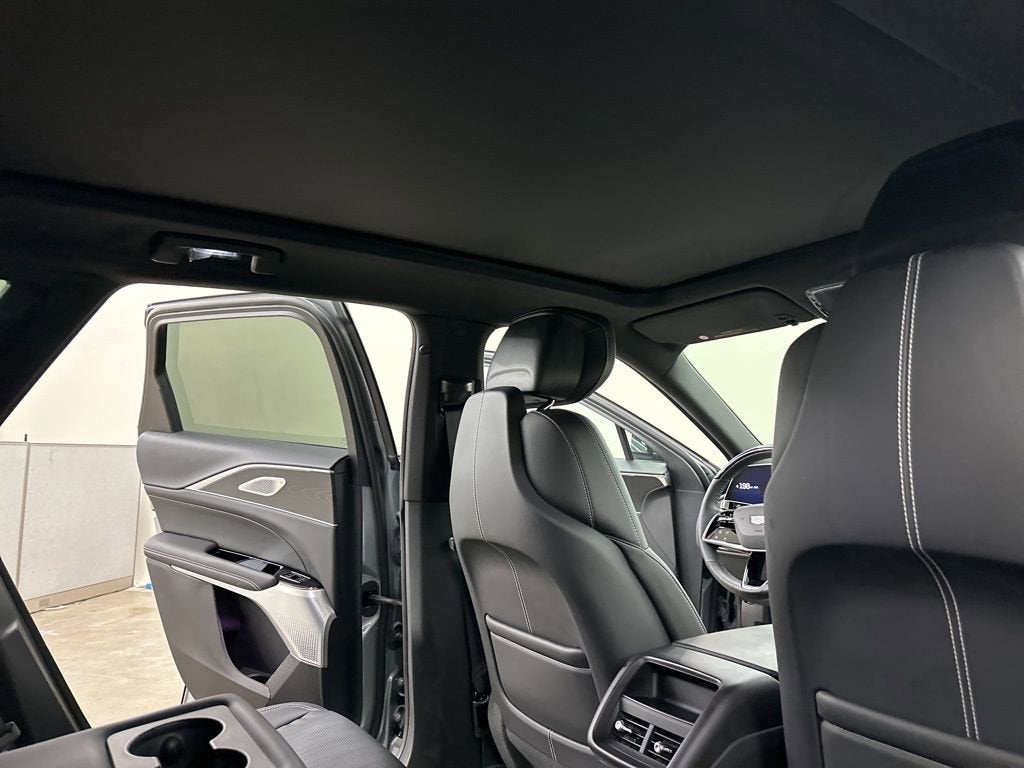 2025 Cadillac LYRIQ Sport 2