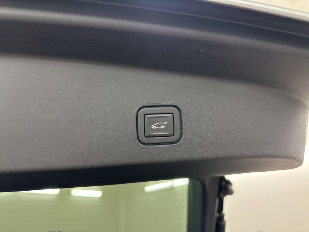 2025 Cadillac LYRIQ Sport 2