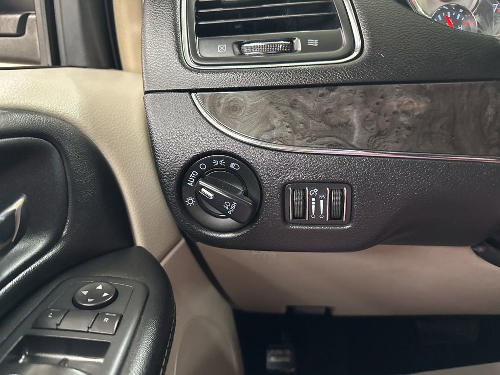 2016 Chrysler Town & Country Touring