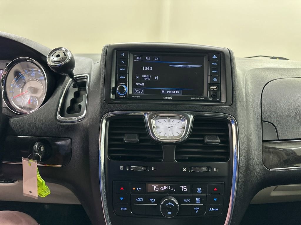 2016 Chrysler Town & Country Touring