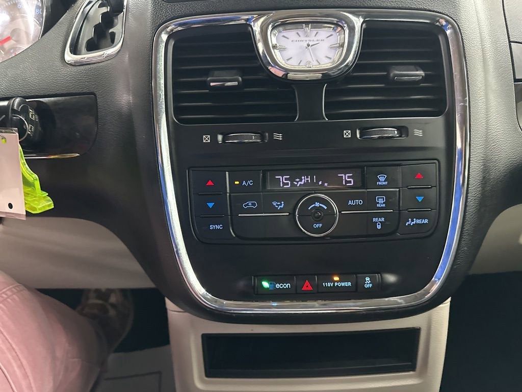 2016 Chrysler Town & Country Touring