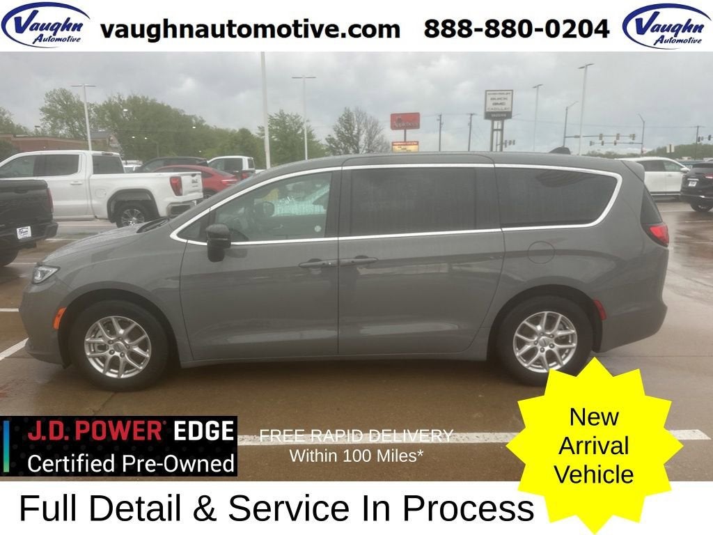 2025 Chrysler Pacifica Select