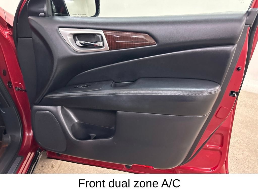 2016 Nissan Pathfinder SL