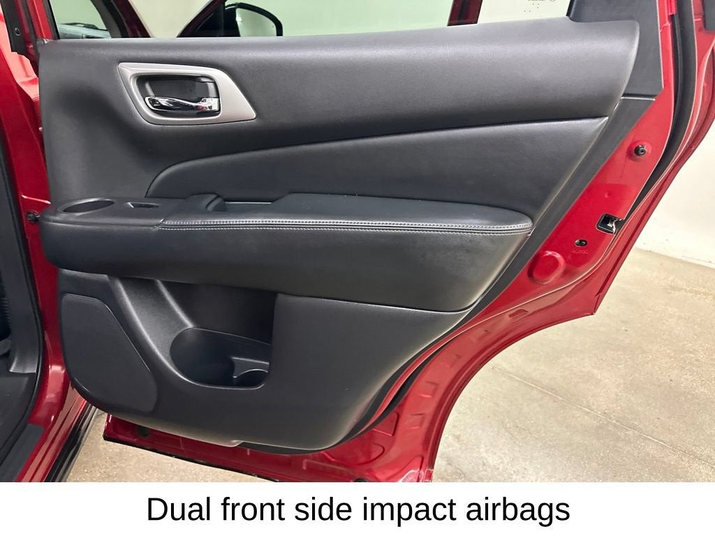 2016 Nissan Pathfinder SL